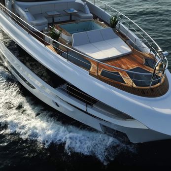 L'Onda yacht exterior 2