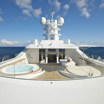 Vive la Vie yacht exterior 2