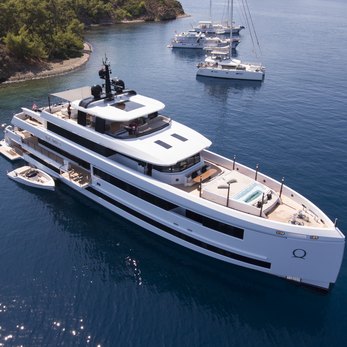 Aquarius yacht exterior 2