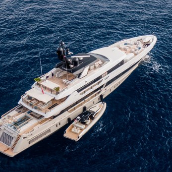 Aily yacht exterior 2