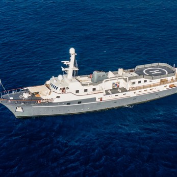 Voyager yacht exterior 2