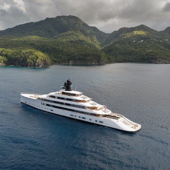 Pi yacht exterior 5