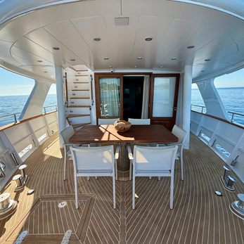 Laziza yacht exterior 4