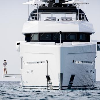 Entourage yacht exterior 2