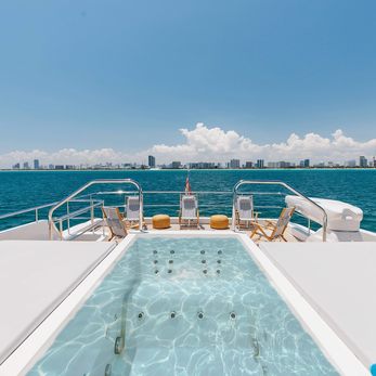 Blondie yacht exterior 2