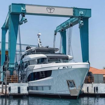 Suzie Q yacht exterior 5