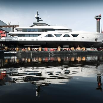 QU2 yacht exterior 4