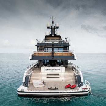 Entourage yacht exterior 4