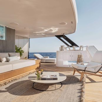 Shabby yacht exterior 3