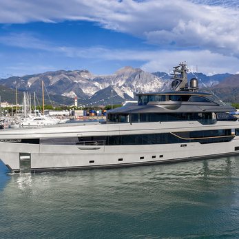 Spribe yacht exterior 2