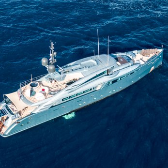 Queen Alla yacht exterior 3