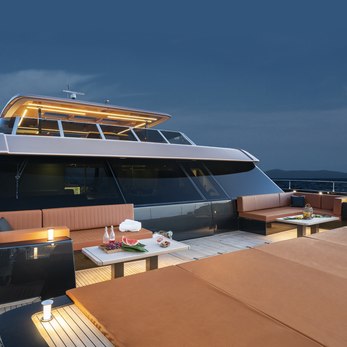 Shimali yacht exterior 2