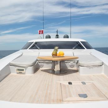 Vevekos yacht exterior 2