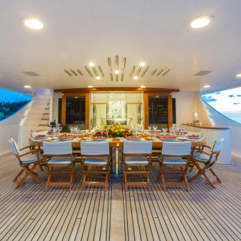 Loretta yacht interior 4