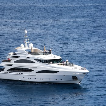 Diane yacht exterior 3