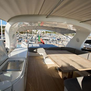 Pobedy I yacht interior 3