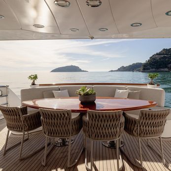 Hoshi yacht exterior 4