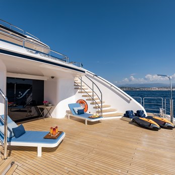 Starlust yacht exterior 4