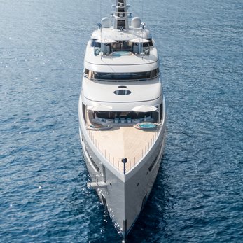 Zen yacht exterior 2