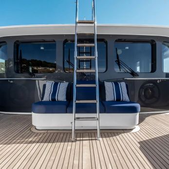 Kajak yacht interior 3