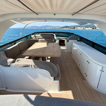 Pobedy I yacht interior 4
