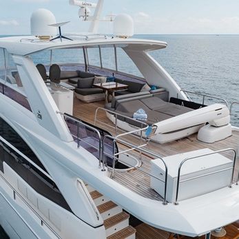 Lady Luckey yacht exterior 25
