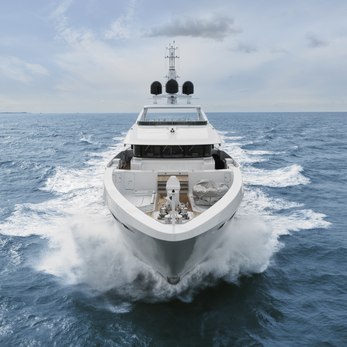 Moskito yacht exterior 2