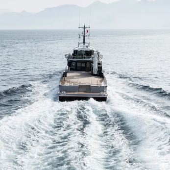 Rafter yacht exterior 3