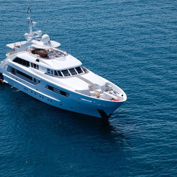 Oasis yacht exterior 5