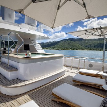 Juneluck yacht exterior 3