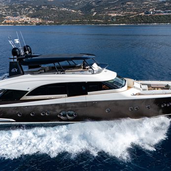 Bella Luna yacht exterior 2