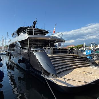 Lady Betty yacht exterior 5