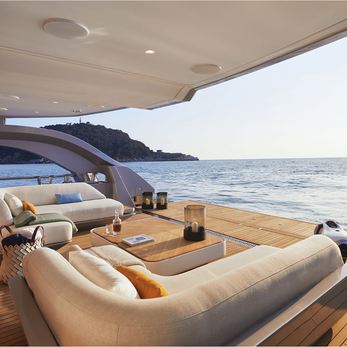 Tanelorn yacht exterior 3