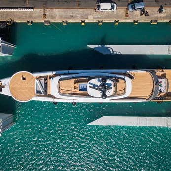 Navis yacht exterior 5
