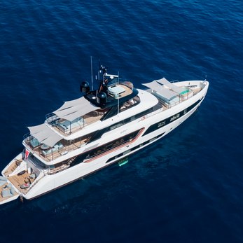 EH2 yacht exterior 3