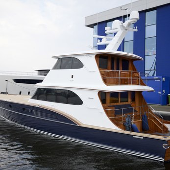 Catch yacht exterior 5