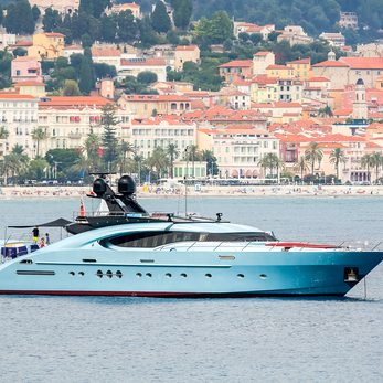 Waverunner yacht exterior 4