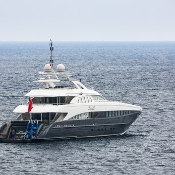 Lady L yacht exterior 3