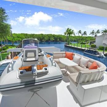 Miles Aweigh yacht exterior 3