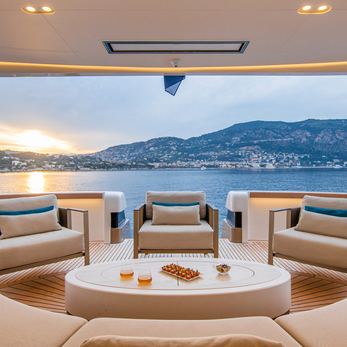 Floating Loan yacht interior 3