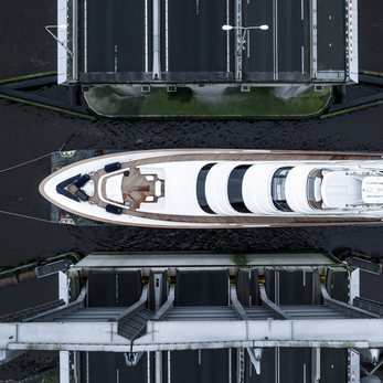 Special One yacht interior 4