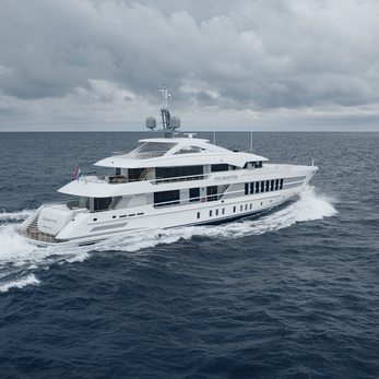 Juno yacht exterior 5