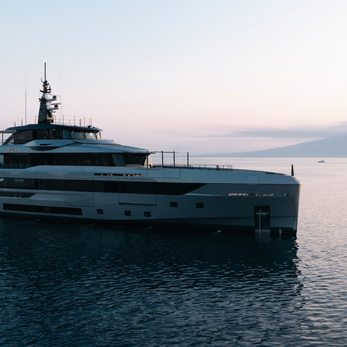 Heed yacht exterior 3