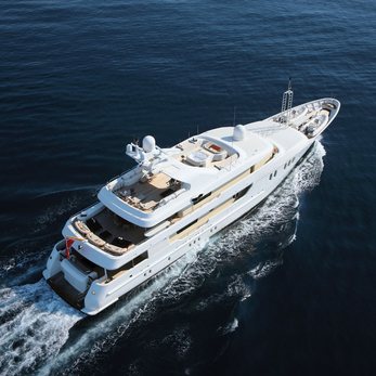 Marla yacht exterior 4