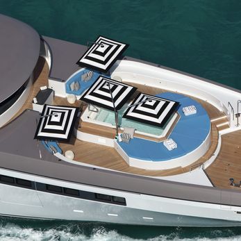 Esmeralda II yacht exterior 2