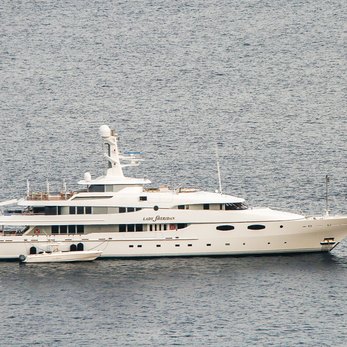 Oui Oui yacht exterior 3