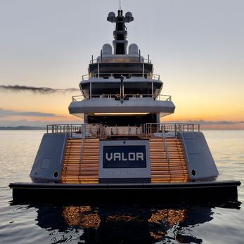 Valor yacht exterior 5