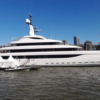 Odisea yacht exterior 4