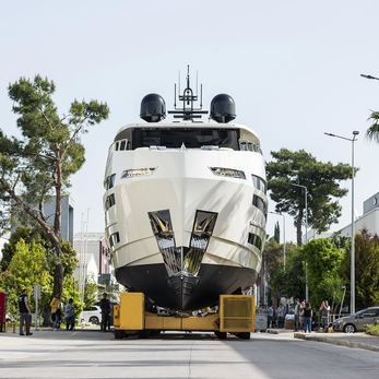 Lazzara UHV 100/01 yacht exterior 2