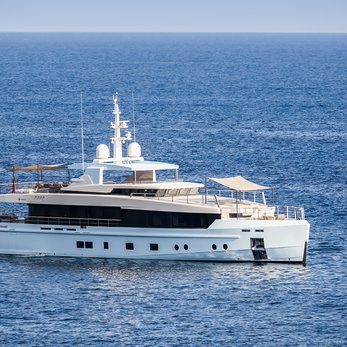 Jesma II yacht exterior 2